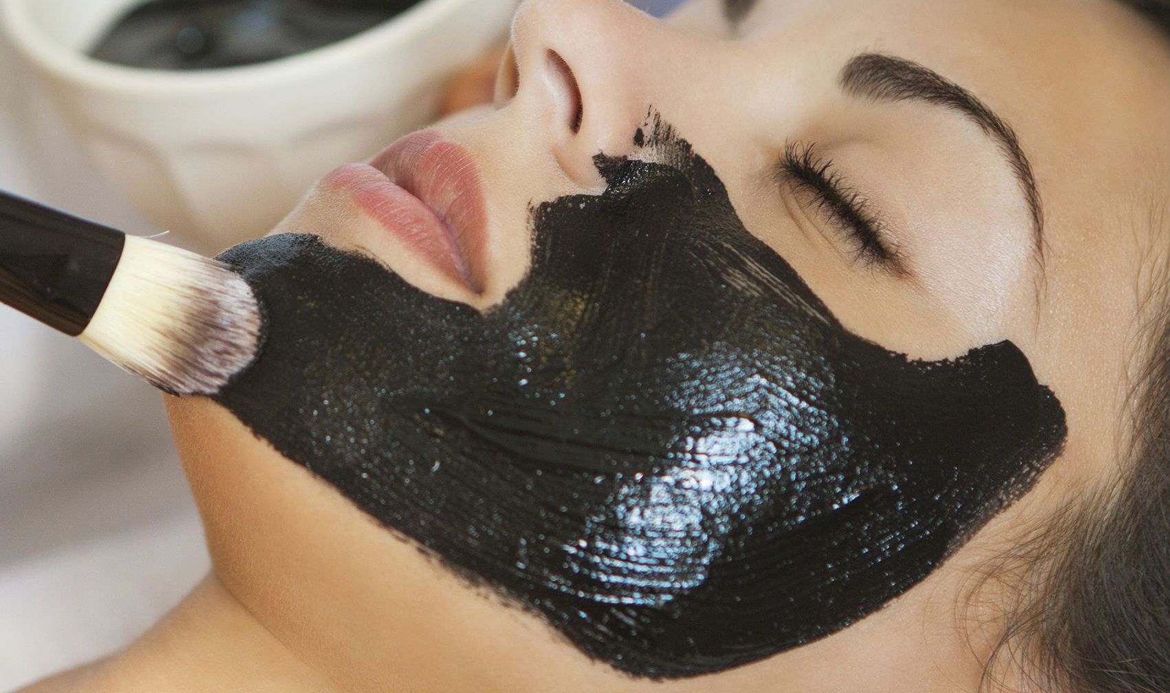 Hollywood Carbon Facial
